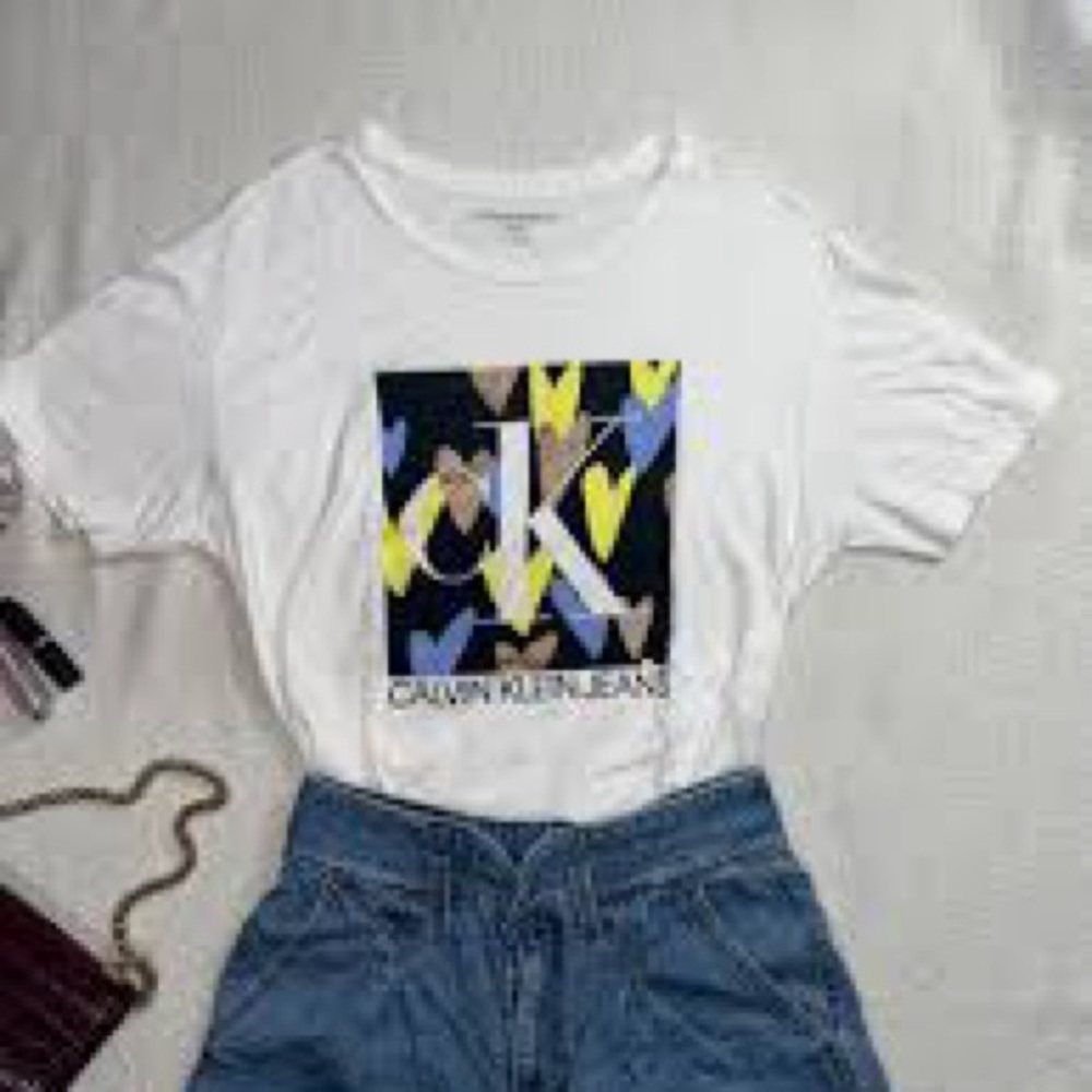 Calvin Klein White Short Sleeve Multicolored Design Top - Small